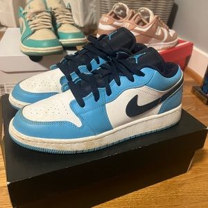 NIKE UNC AIR JORDANS